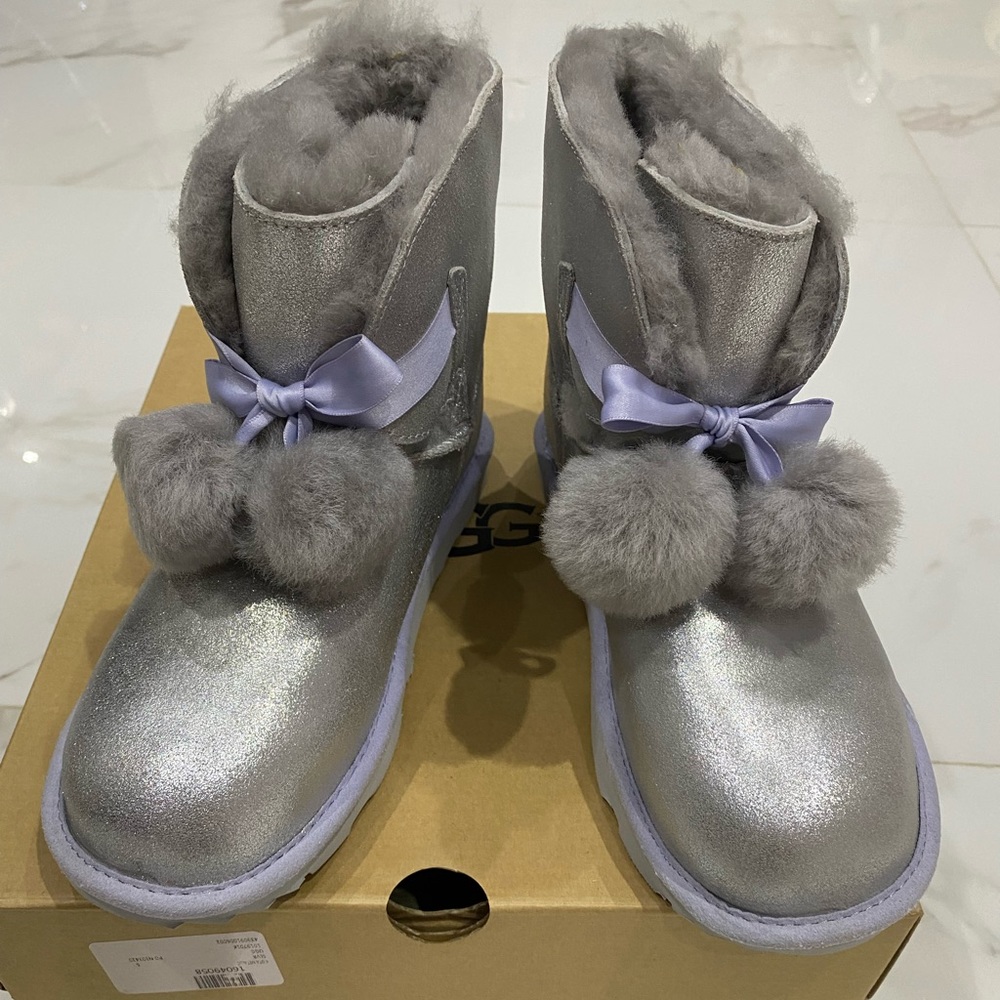 UGG Gita in Silver Size 6 BRAND NEW!